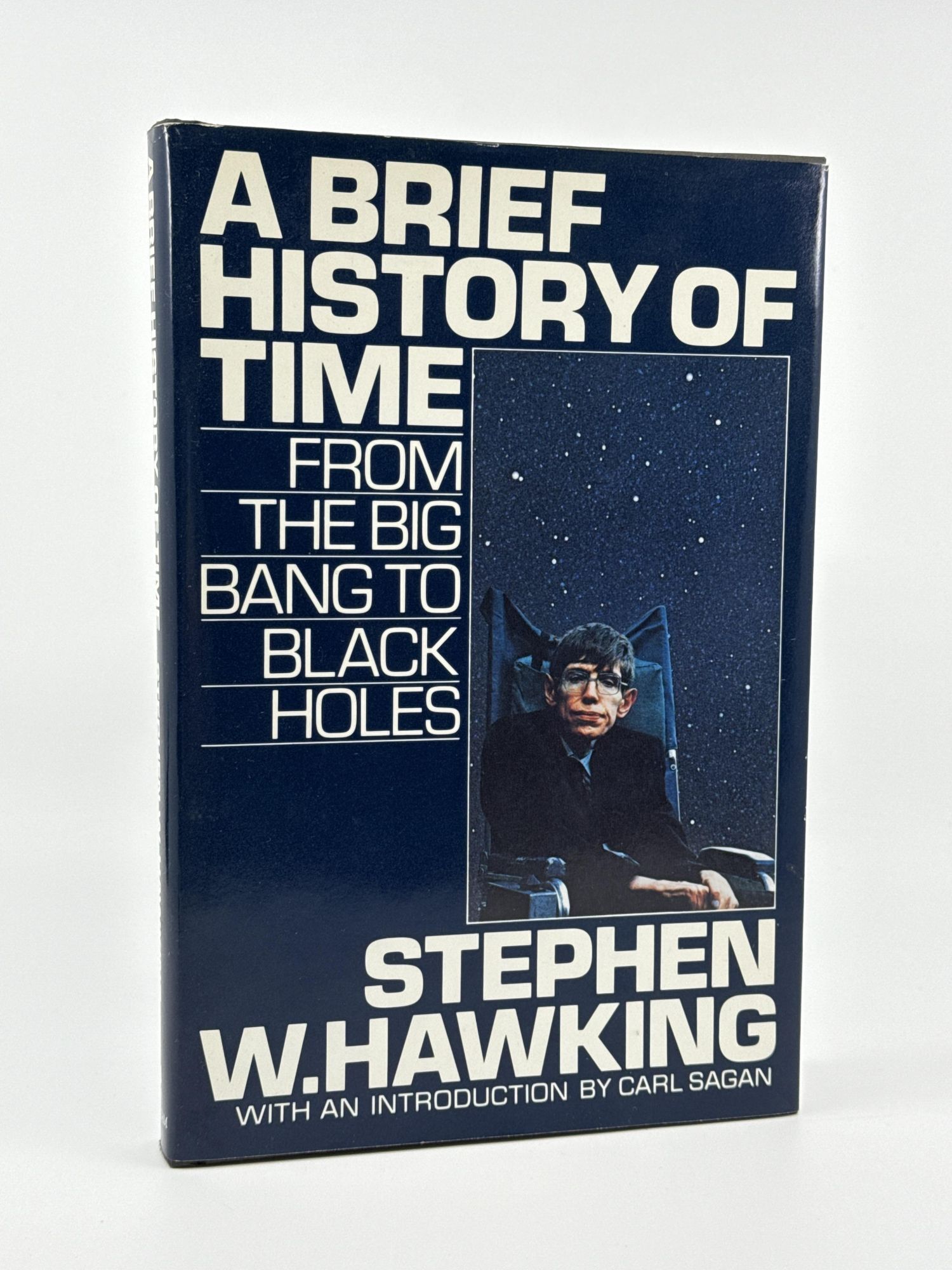 A Brief History in Time: From the Big Bang to Black Holes. Stephen Hawking.