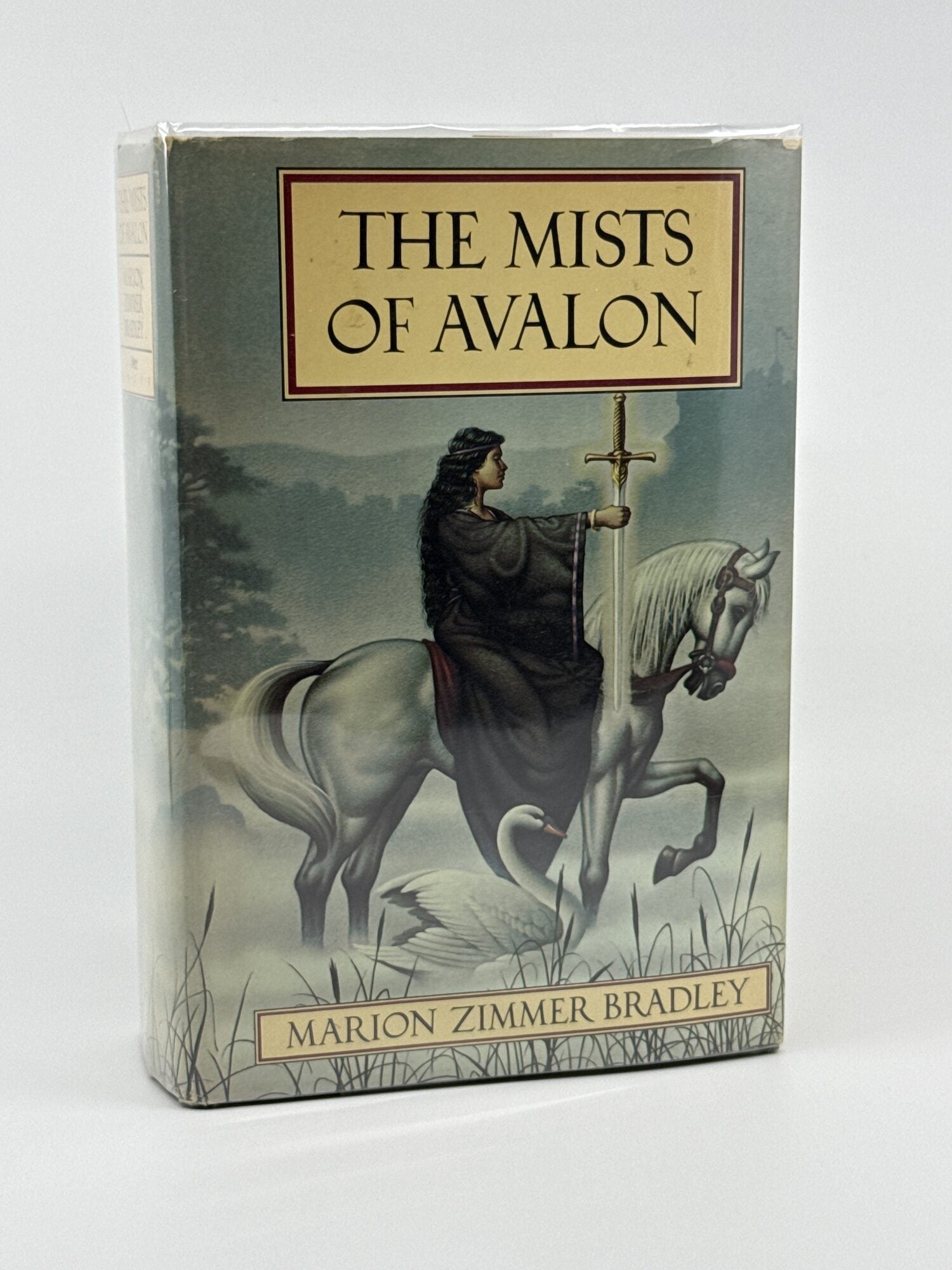 The Mists of Avalon. Marion Zimmer Bradley.